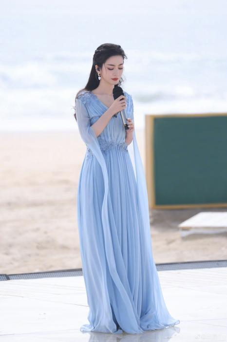 李晟演唱《当》。图源李晟微博