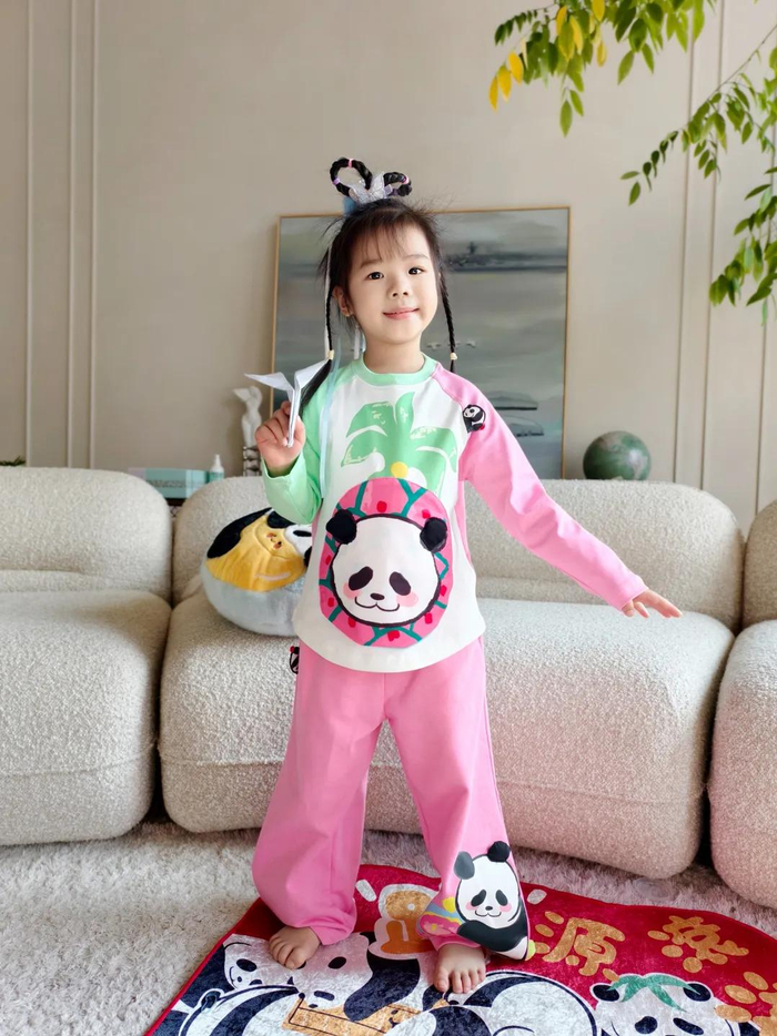 范主最喜欢它的“气球裤版型”，立体剪裁好看又舒适，腰头暗藏“伸缩魔法”，告别紧绷卡肉，让每个宝宝都能体验“松弛感穿搭”的快乐~