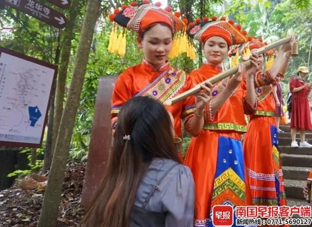 桂平西山风景区的迎宾仪式（资料图）。图源：桂平西山风景区微信公众号