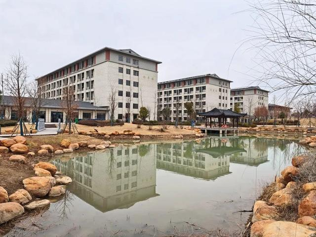 环境优美的固镇一中新校区。