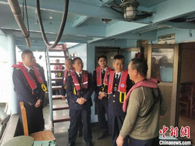 广东四地海事开展2025年“卫戍”北江联合执法行动。肇庆海事局 供图