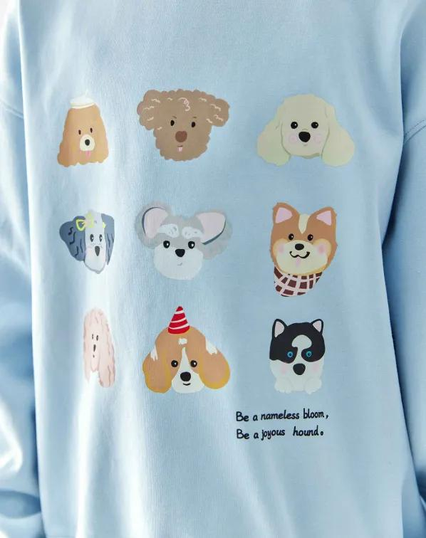 微宽松的剪裁，也给小朋友预留10cm活动空间，抬手投足不受限，内搭T恤或单穿，搭配裤子或半裙都可爱。划线价199元，折后价159元。