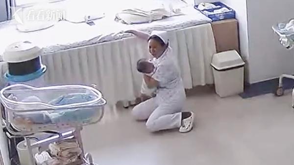 地震来临 护士跪坐在地用身体紧紧护住宝宝