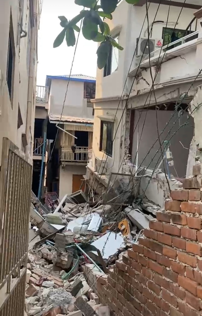 3月28日，肖峰朋友家倒塌的住房。受访者供图