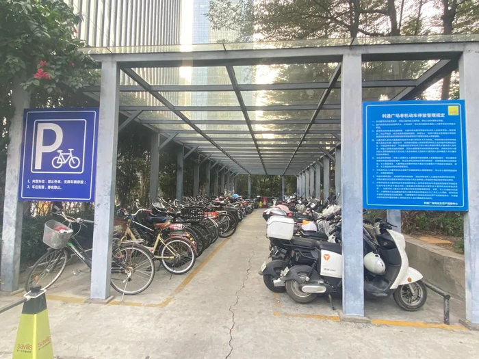 利通广场的非机动车停放点