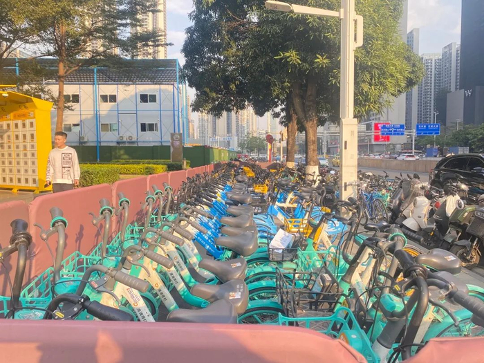 越秀金融大厦的共享单车停放点