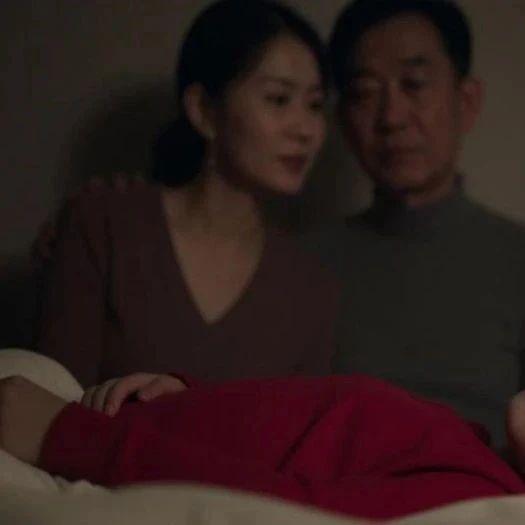 两个早恋的小孩，一个跳楼了，一个考上985