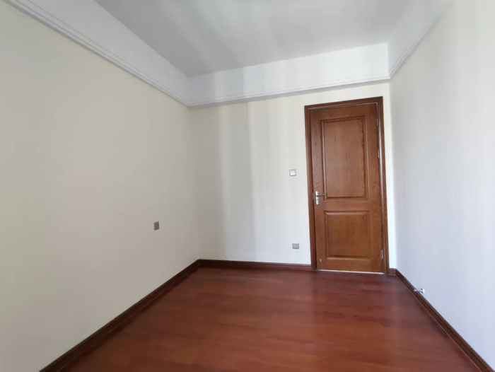 门与门套线，颜色不同，可以吗？