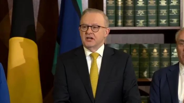 当地时间4月3日，澳大利亚总理阿尔巴尼斯在记者会回应美国关税。视频截图