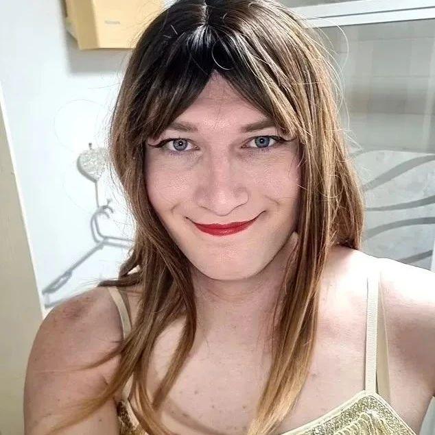 男友手机出现陌生女子！她以为是小三，结果是他隐藏多年的“女人格”？？