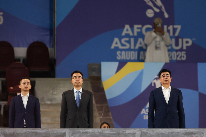 中国足协主席宋凯（右一）。