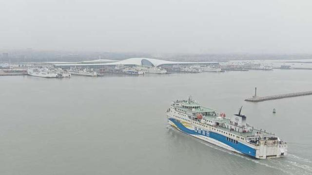 清明假期首日的广东湛江徐闻港。受访者供图