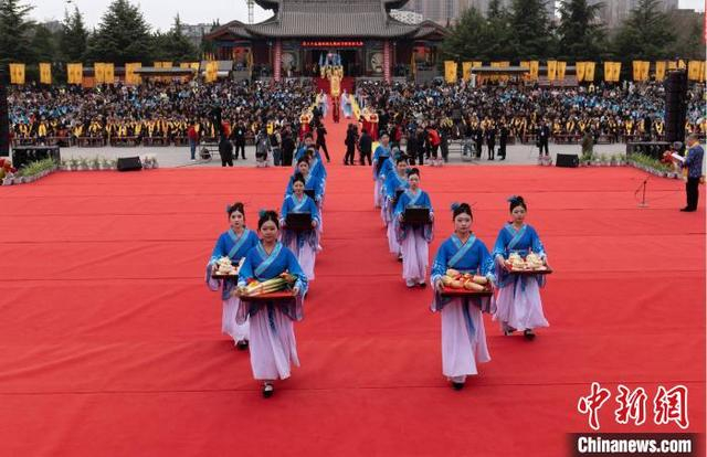 图为祭祖大典现场。洪洞大槐树景区 供图