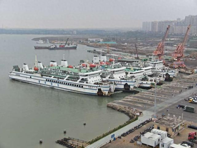 清明假期首日的海安新港。受访者供图
