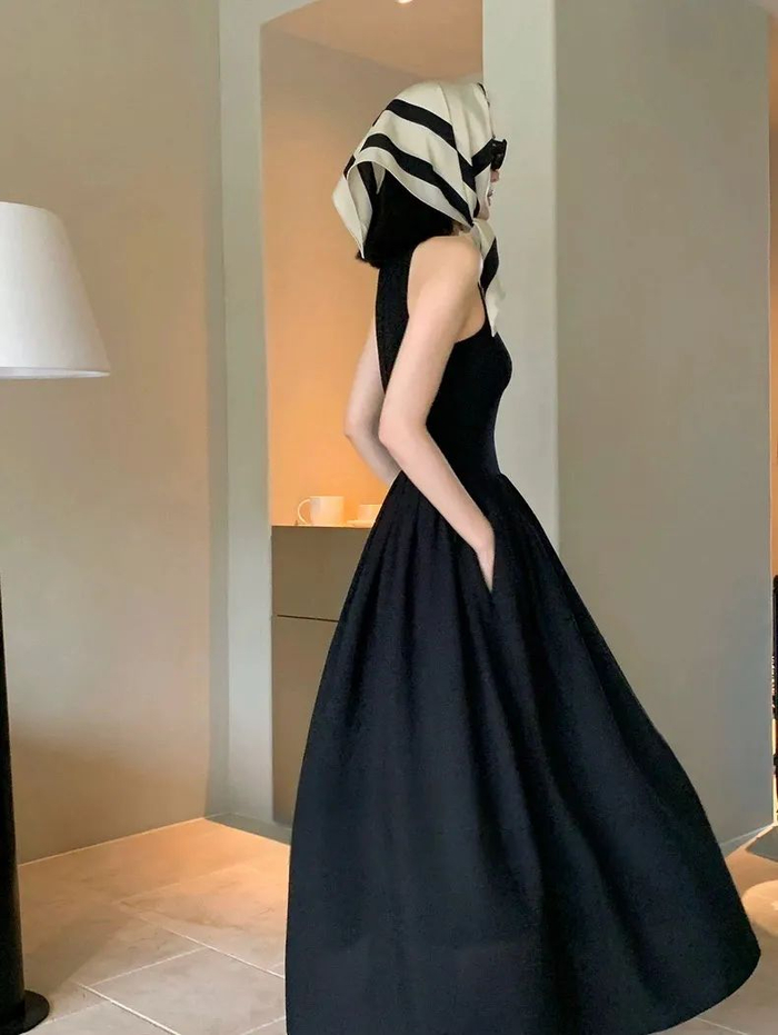 春夏流行的"赫本"小黑裙,太太太优雅了!