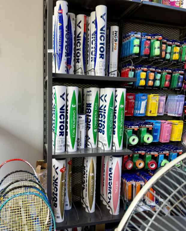 北京某店内的羽毛球。 图/梁婷婷