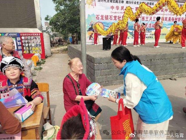 缘分长如水，情谊重如山，但愿人长久，挂念在心间