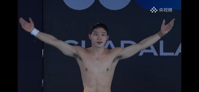 王宗源庆祝夺冠。直播截图