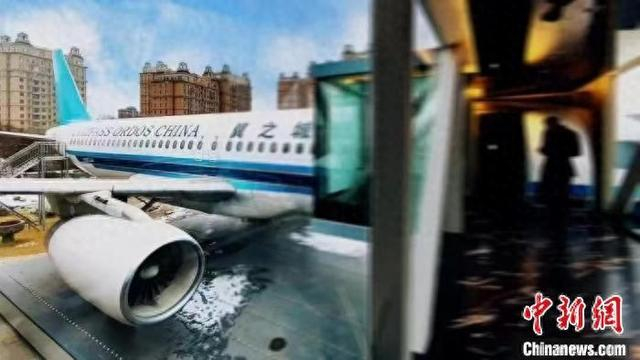 图为位于鄂尔多斯市康巴什区的“飞机餐厅”外景。 艾小利供图