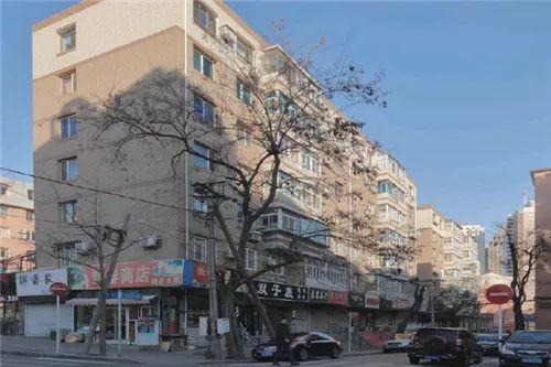 ▲1989年，万达集团开发的大连市西岗区北京街旧城改造项目