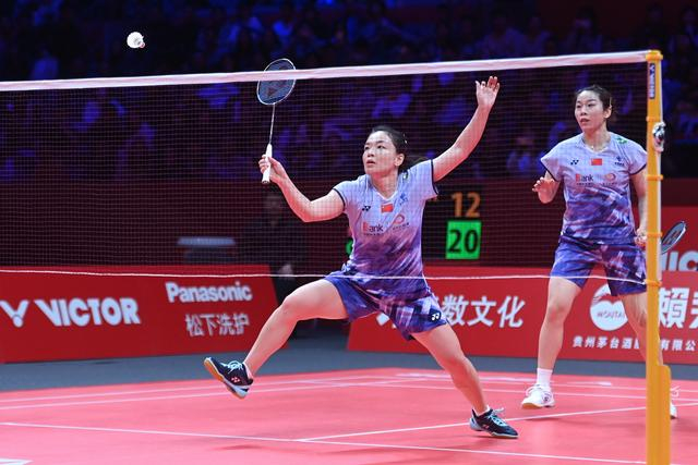 陈清晨（左）与贾一凡“合体”参加了去年总决赛。新华社供图