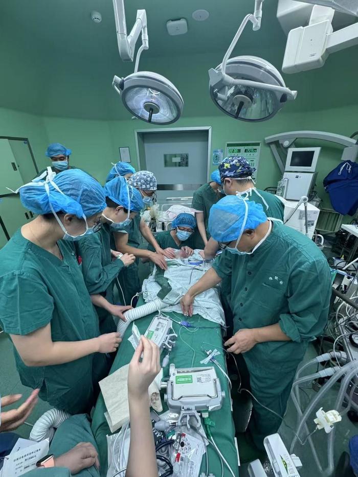 毓璜顶医院多学科协作救治超早产脑积水患儿