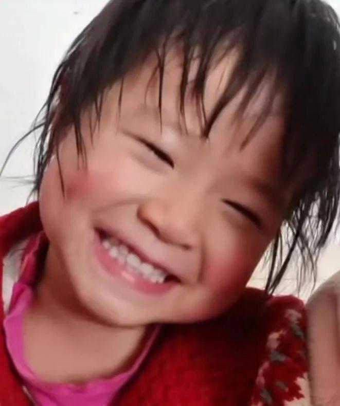 女孩想上幼儿园，求爸爸交学费，爸爸：滚！网友：3岁孩子笑出了30岁的无奈…