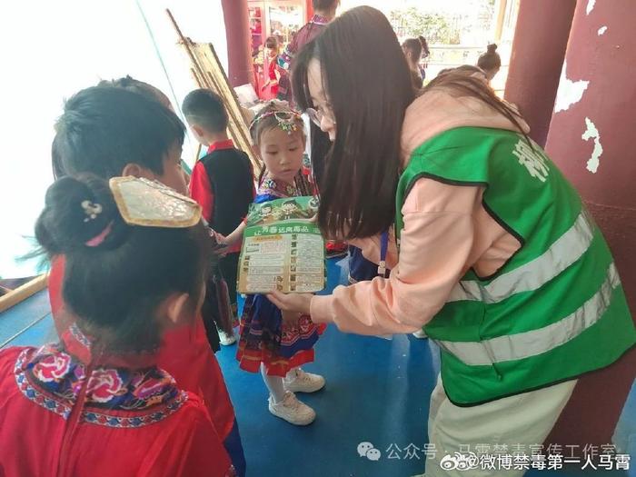 不管忙或是闲，放飞心情就是休闲，不管近或是远，内心宁静路就不远