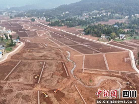 泥巴寺村高标准农田建设现场。 汪泽民 摄