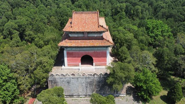 永陵的方城明楼，方城没有券洞。 杨征 摄