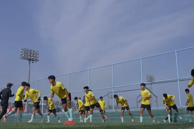 图片来源：中国足球队社交媒体视频截图