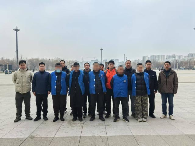 假冒飞科电动剃须刀人员被抓。上海市公安局供图