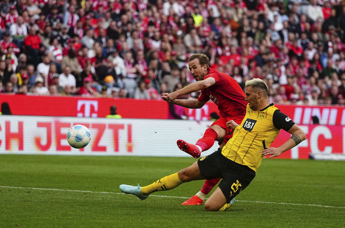 拜仁在积分榜上积69分，继续以6分优势领跑德甲。