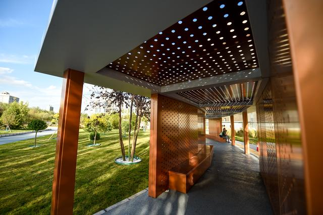 随处可见的口袋公园成为市民群众休闲娱乐的好去处。（资料图）