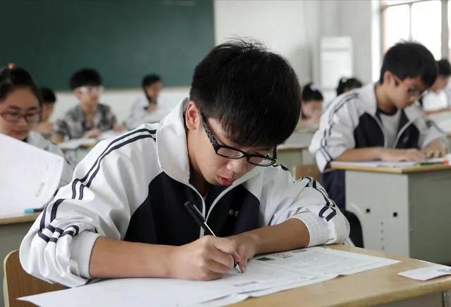 为什么很多没怎么读过书的人感觉反应很快，很灵活?