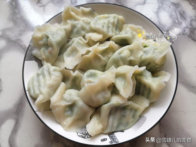 春天包饺子萝卜白菜靠边站，用它做馅比肉馅好吃，连吃30个真鲜！