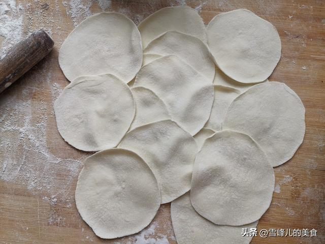 春天包饺子萝卜白菜靠边站，用它做馅比肉馅好吃，连吃30个真鲜！