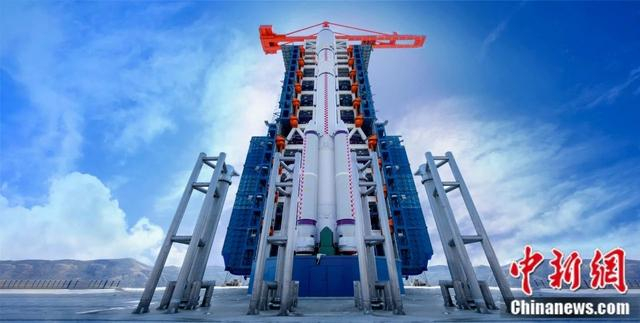 图为服务于太原发射场的长垣起重装备。长垣市委宣传部供图