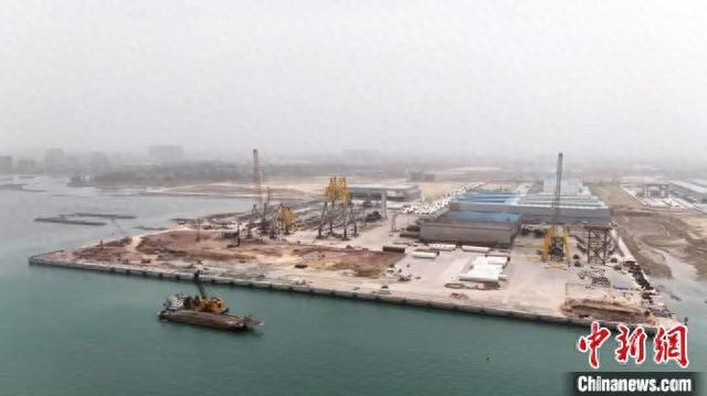 图为钦州港大榄坪作业区12号13号泊位工程施工现场。中交四航局 供图