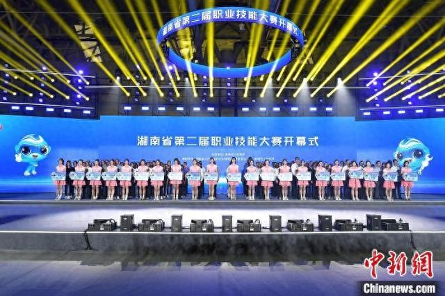 各市州代表队亮相。邵颖 摄