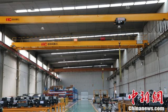 图为新科起重轻量化产品生产车间。李海珠 摄
