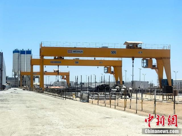 图为长垣起重机服务于沙特未来新城项目。长垣市委宣传部供图