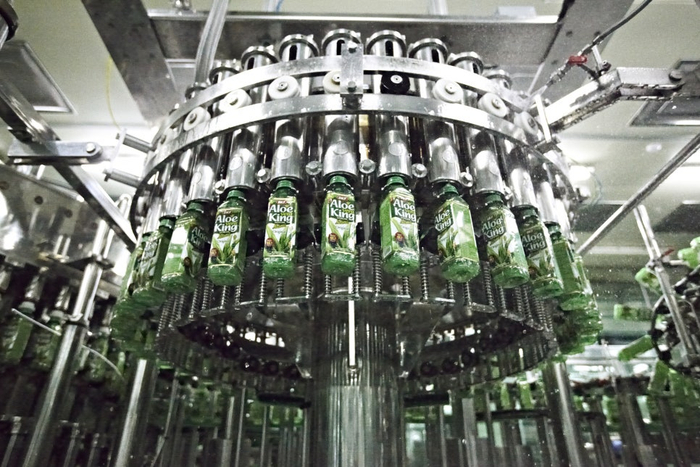 OKF工厂生产饮料；图片来源：더농부