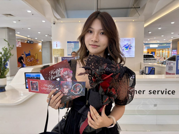 大学生小沈为了秦彻特地来虹口逛商场。澎湃新闻记者 陈悦 图