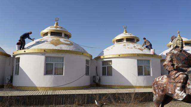 4月16日，巴林右旗分赛场正在火热施工中。白英夫 摄