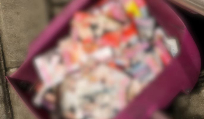 查获的“引流小卡片”。  上海市公安局浦东分局 供图