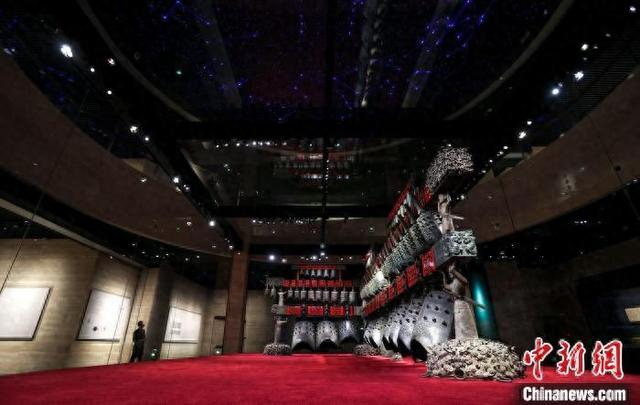 2021年，湖北省博物馆展出的曾侯乙编钟。中新社记者 张畅 摄