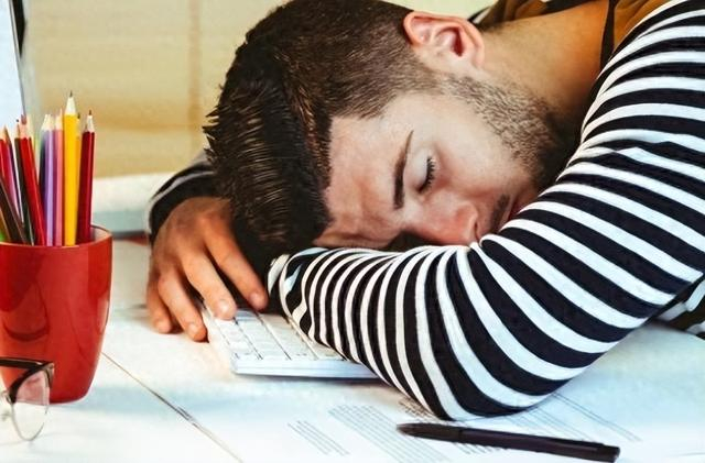 “睡八小时对身体好”是错的？过了65岁，睡觉尽量做到这几点