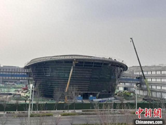 3月26日，正在建设当中的国家电网能源互联网产业雄安创新中心。 赵丹媚 摄