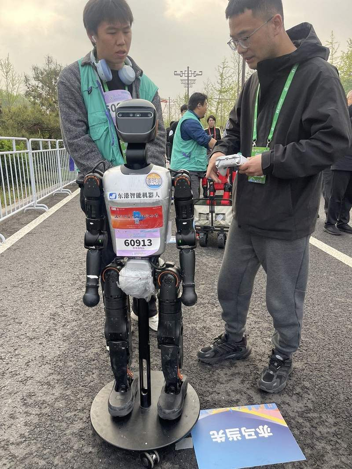 “BoosterT1”机器人。新京报记者 吴婷婷 摄